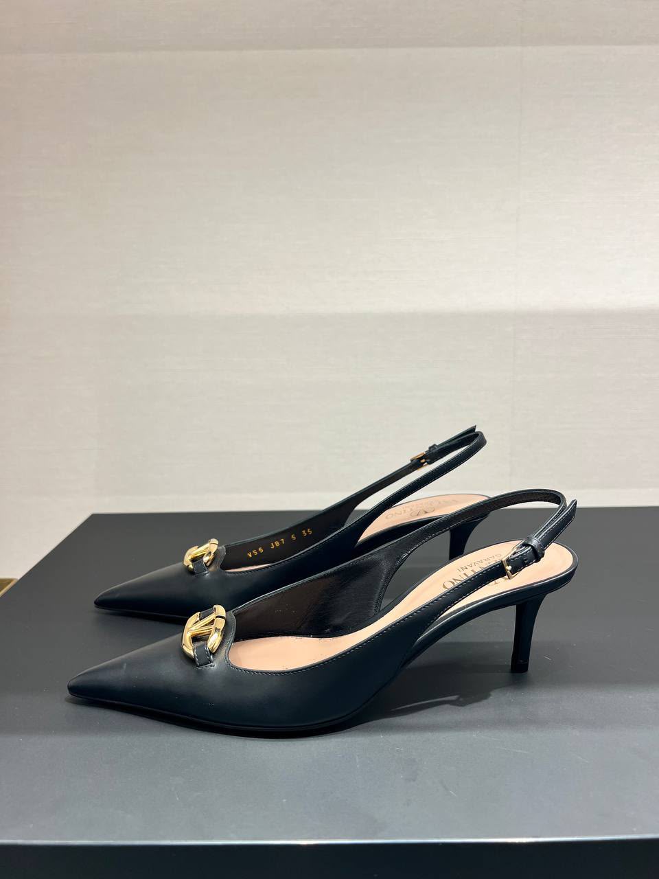 Garavani VLogo Signature Slingback Pump