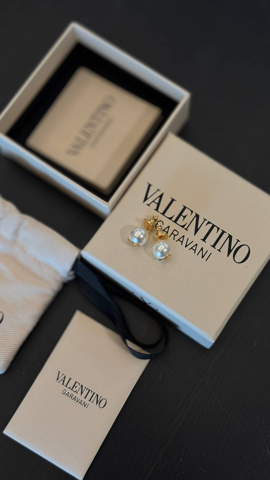VLogo Signature Pearl Earrings