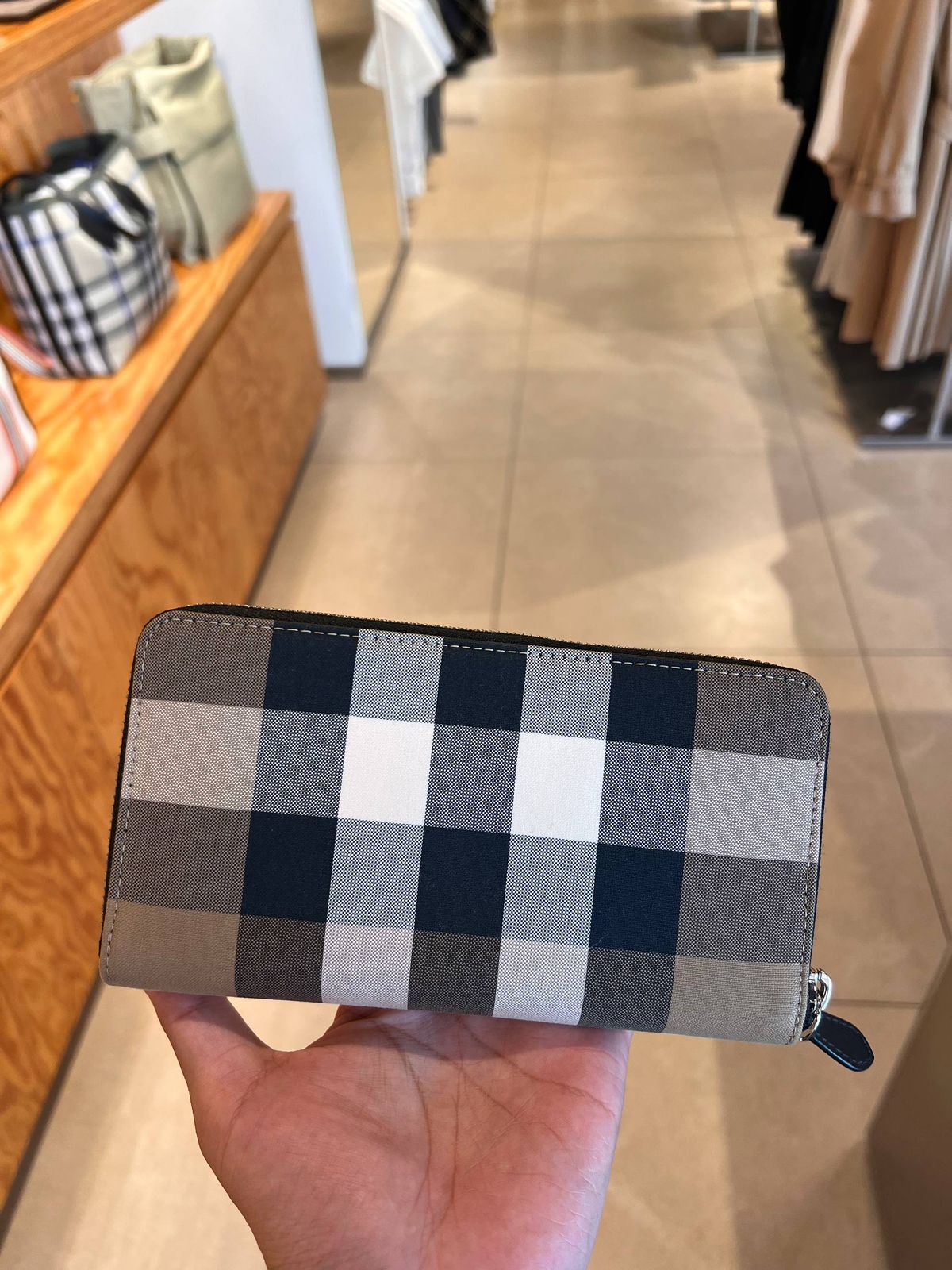 Check E-canvas Zip Around Wallet