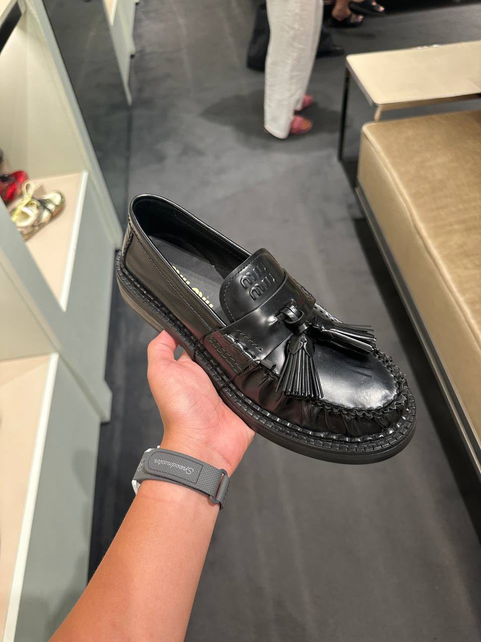 Leather loafers with tassels