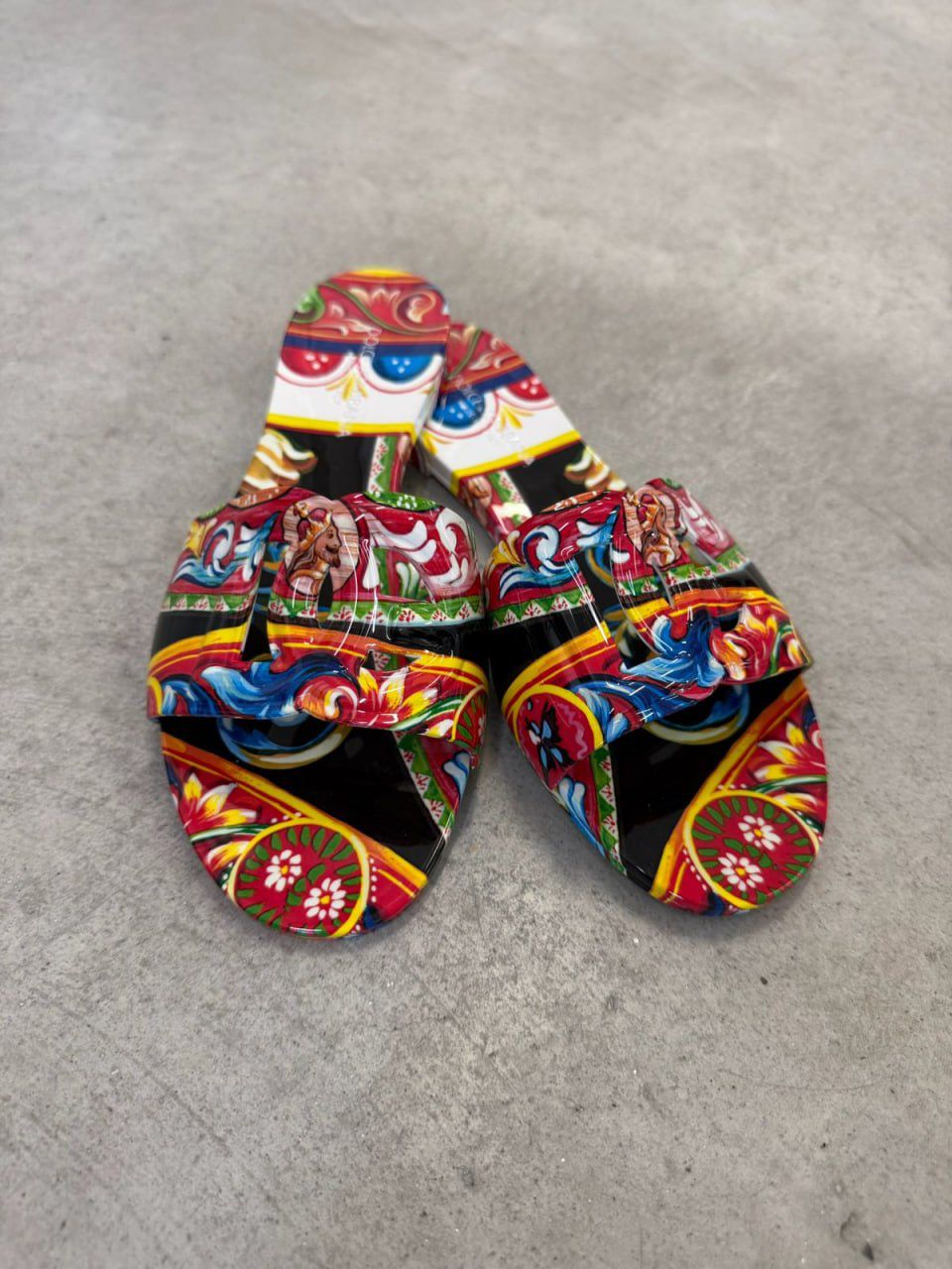 DG Logo Slides in Carretto Print