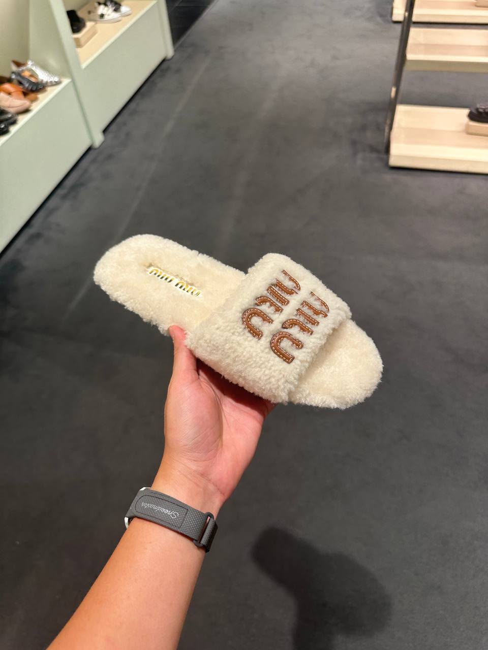 Shearling slides with logo