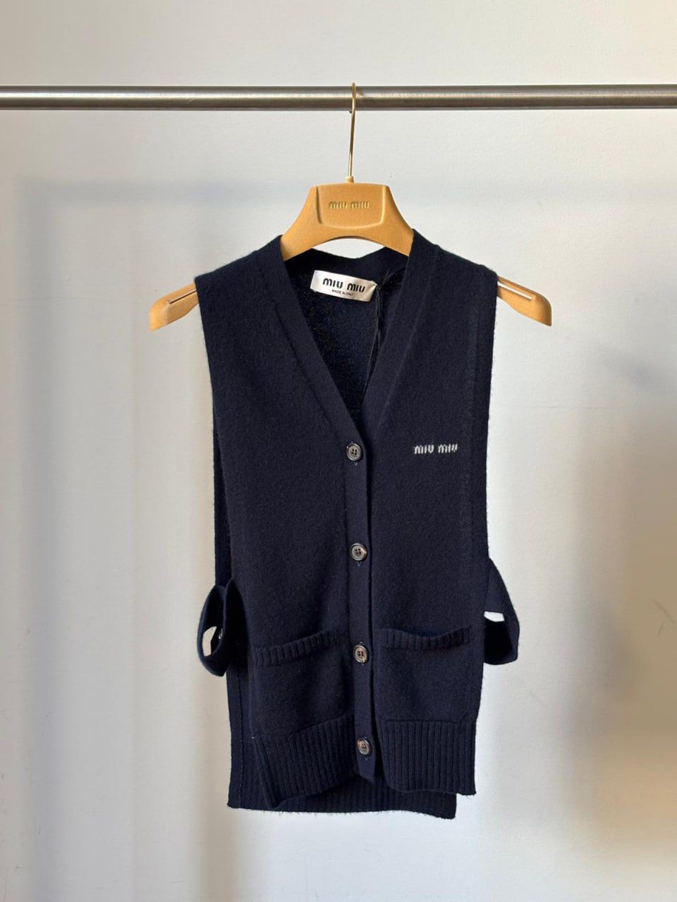 Cashmere vest