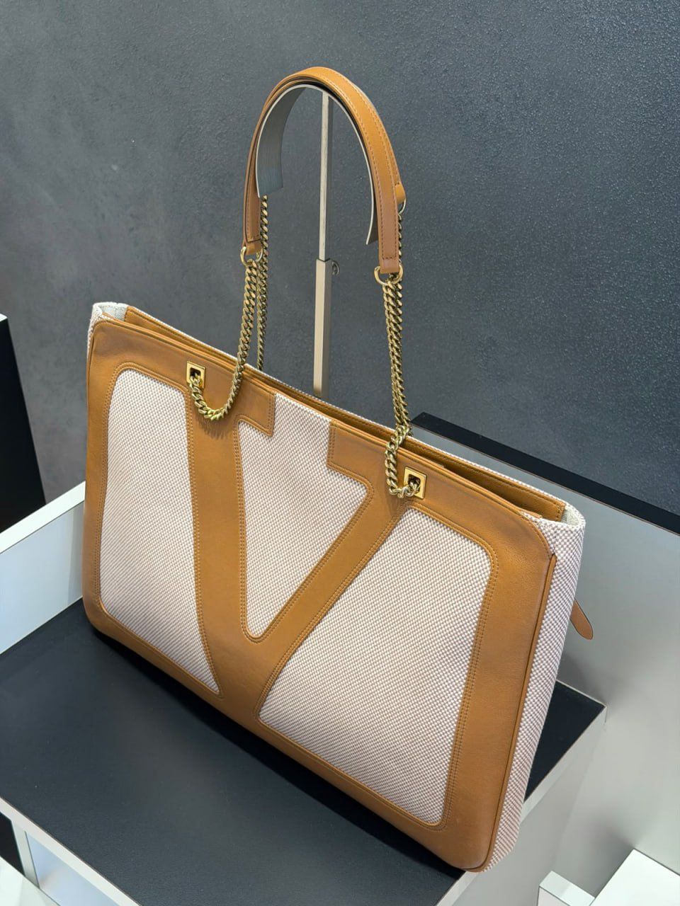 Garavani VLogo Signature Tote Bag