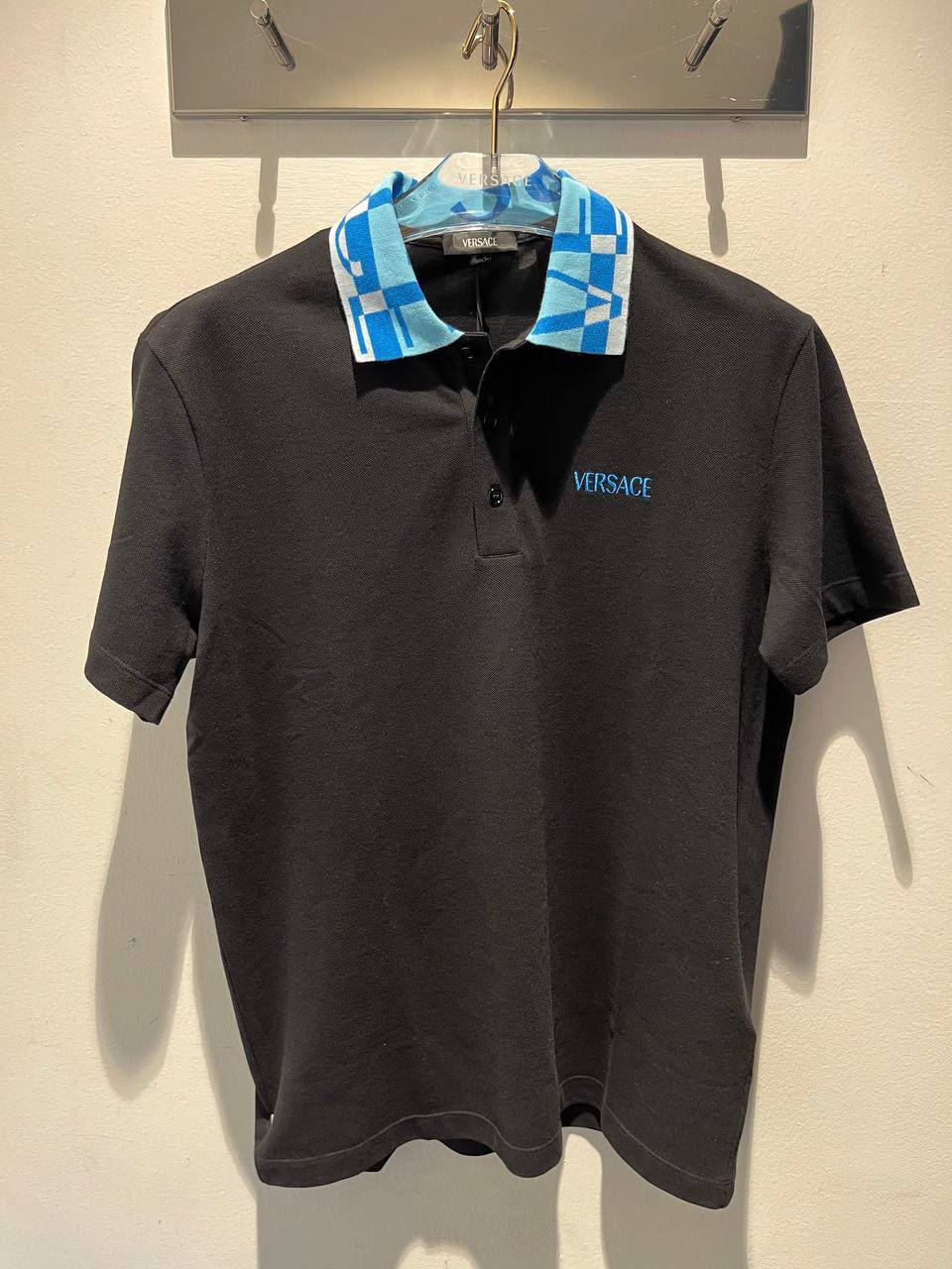 Polo Shirt with Contrast Geometric Collar
