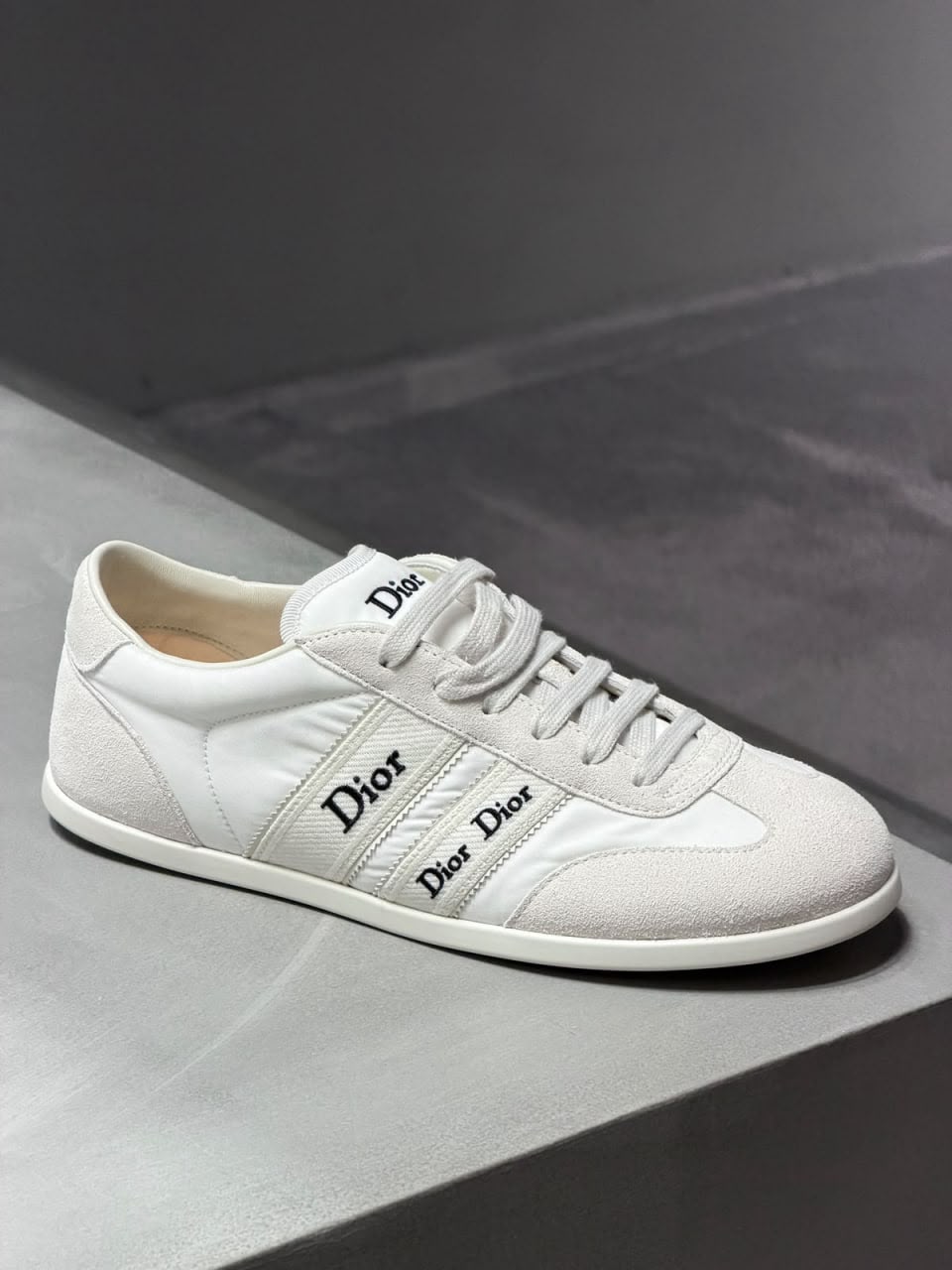 Vibe Sneaker