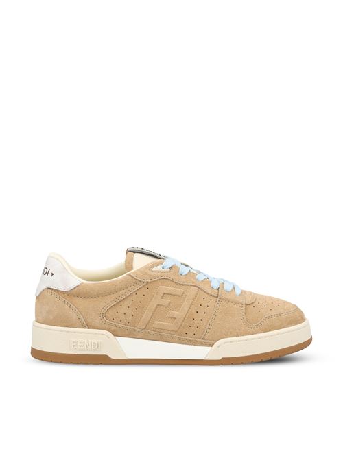 Sneakers realizzate in camoscio