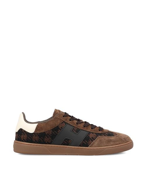 Sneakers realizzate in suede