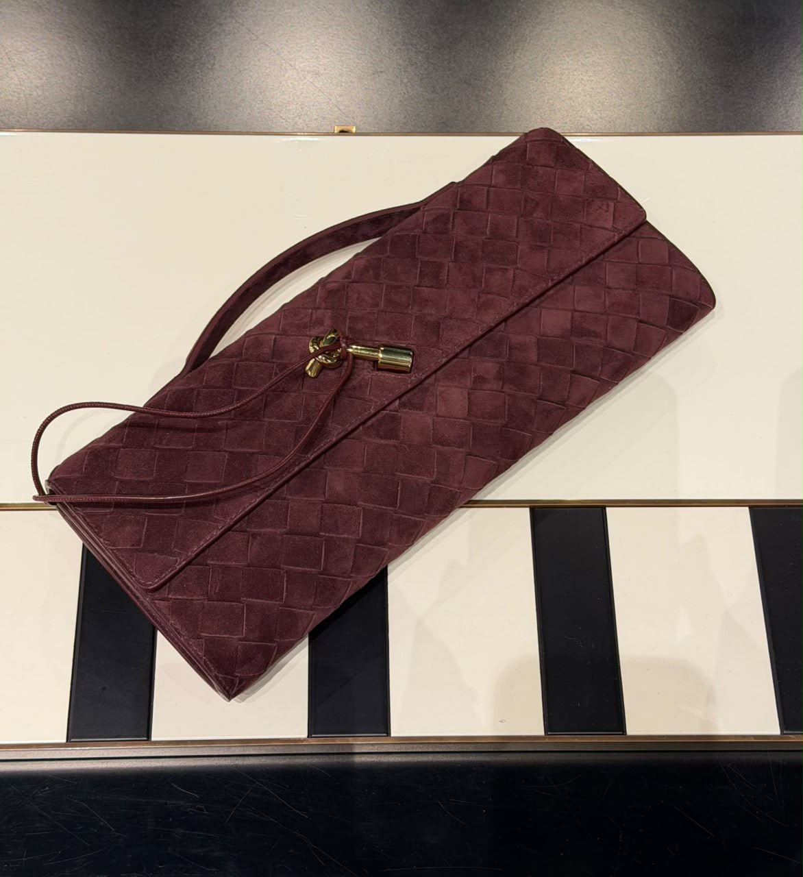 Knot Clutch