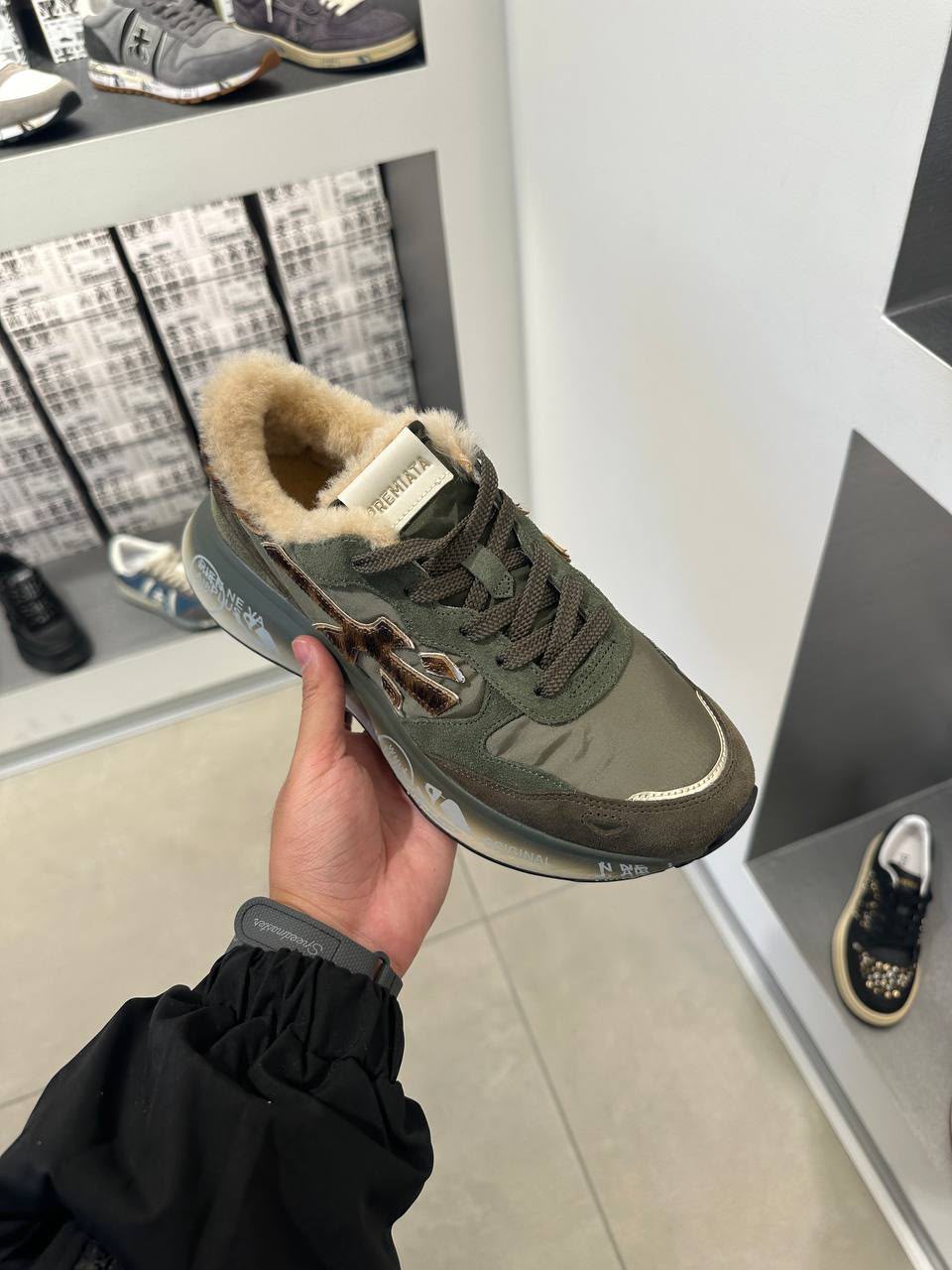 Beth Sneakers