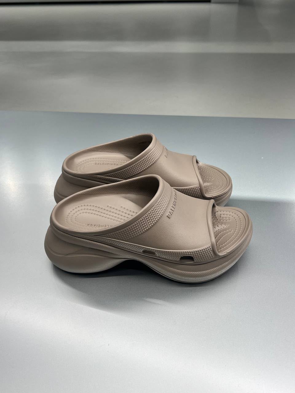 Crocs Madame Platform Slide