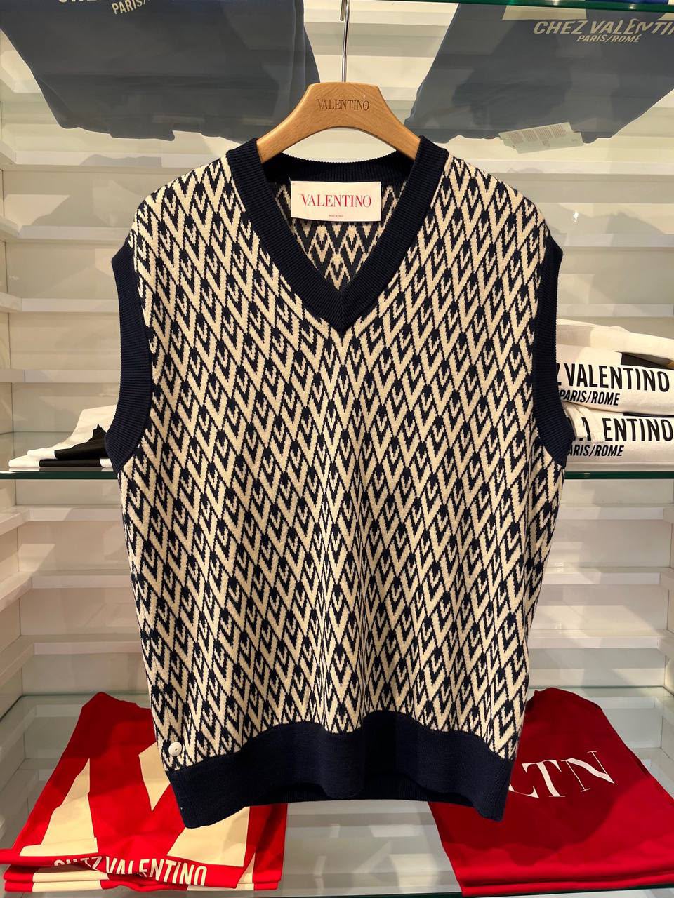 V-Neck Knit Vest in Geometric Pattern