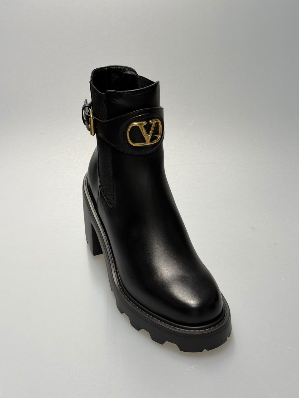 VLogo Signature Calfskin Bootie