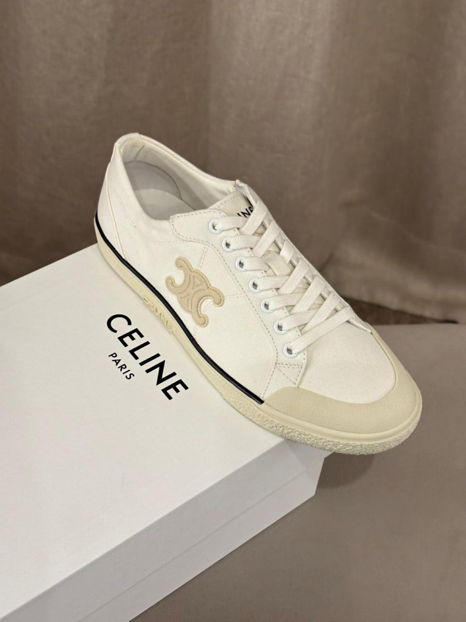 Court Low Sneaker in Canvas and Suede