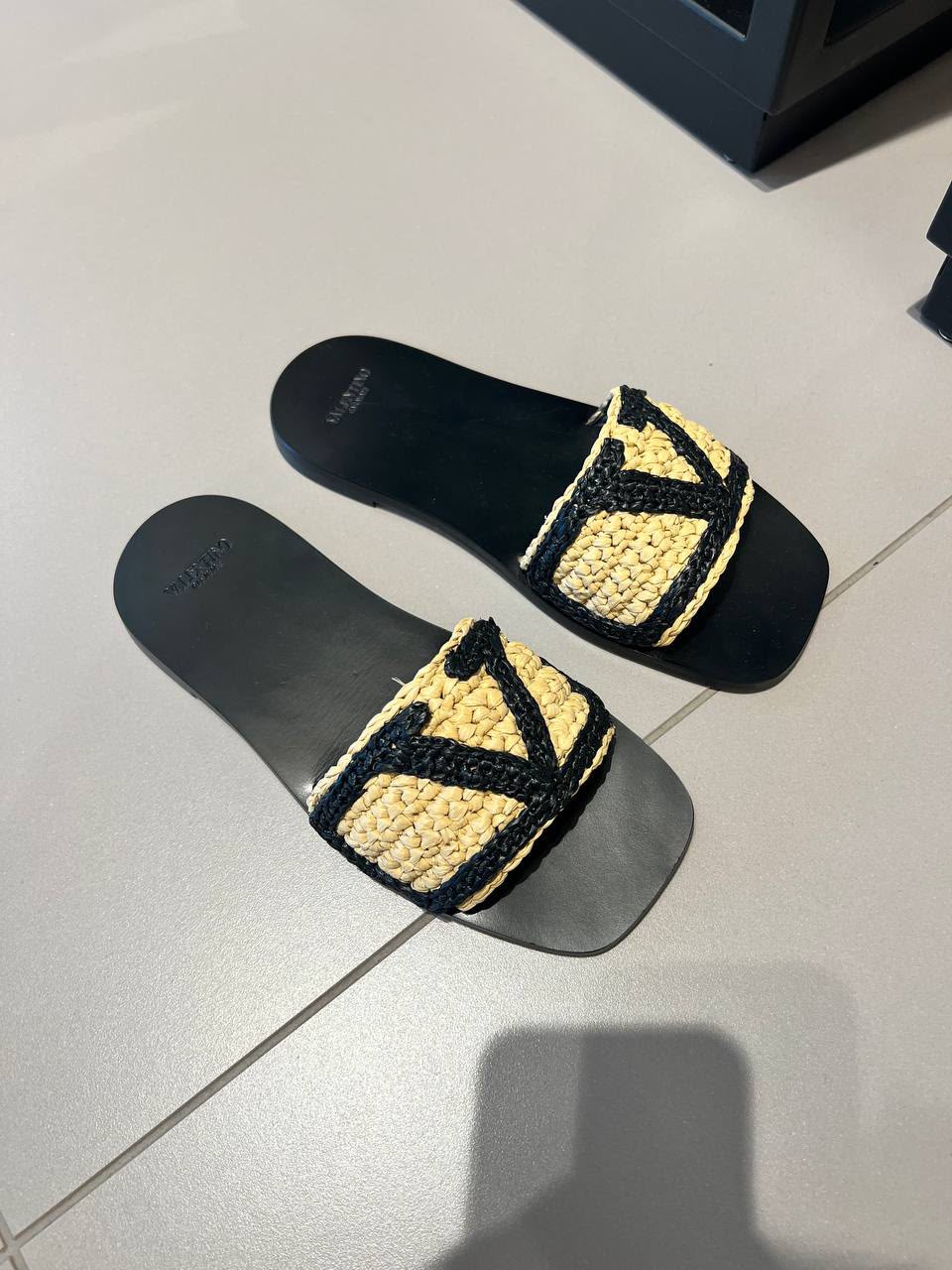 VLogo Signature Raffia Slide Sandal