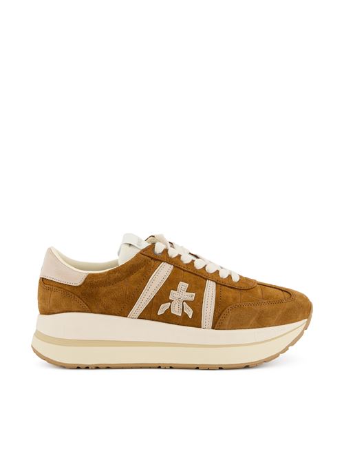 Sneakers realizzate in pelle