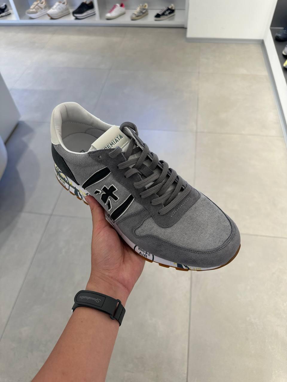 Mase Sneakers