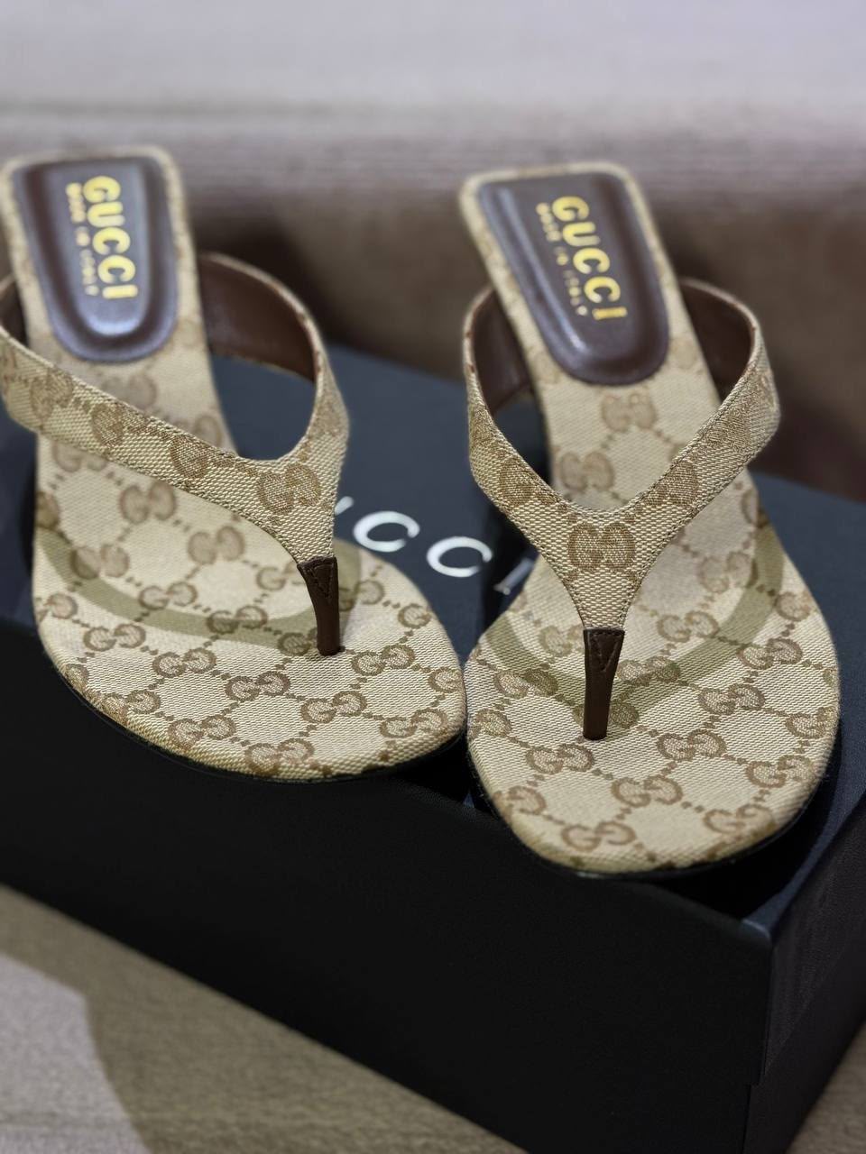 GG Supreme Canvas Thong Sandals