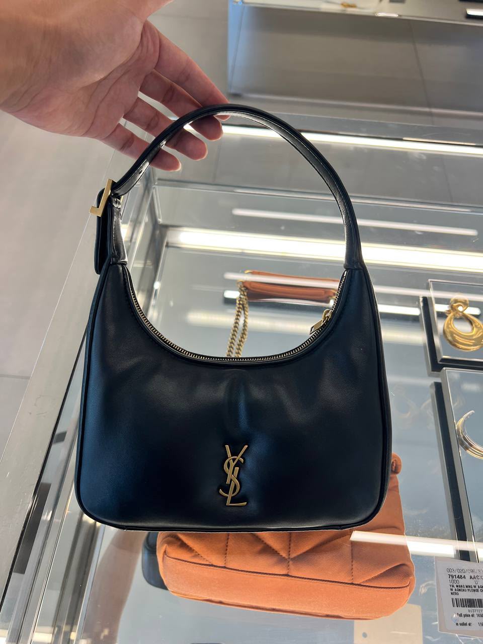 Le 5 à 7 Supple Small Hobo Bag