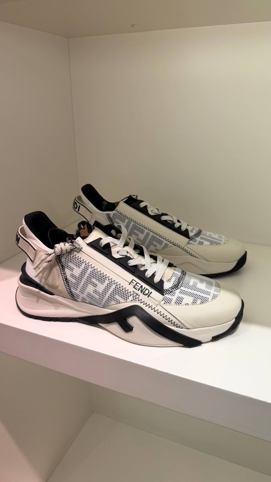 Flow Sneakers