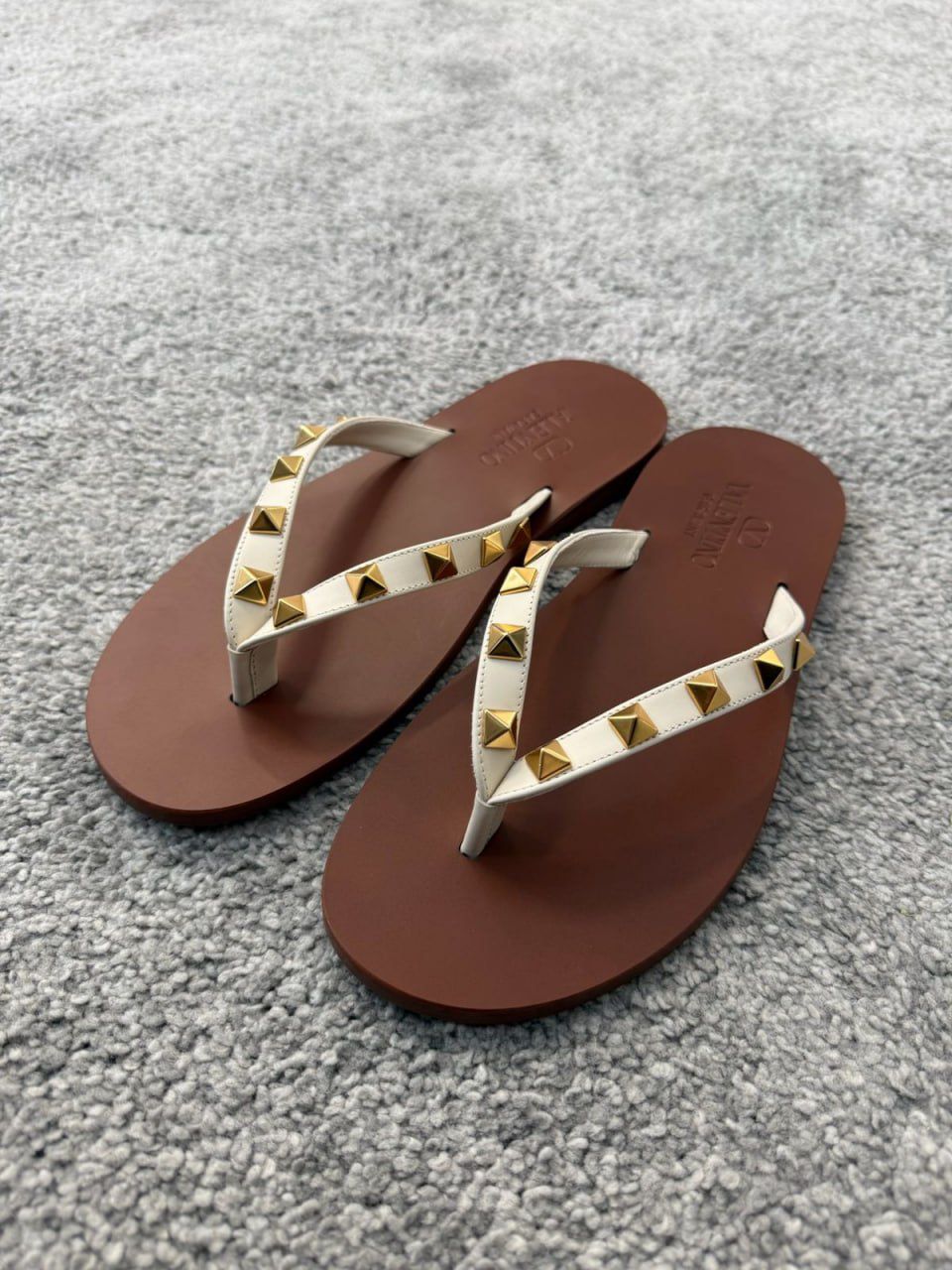 Valentino Garavani Rockstud Flip Flops