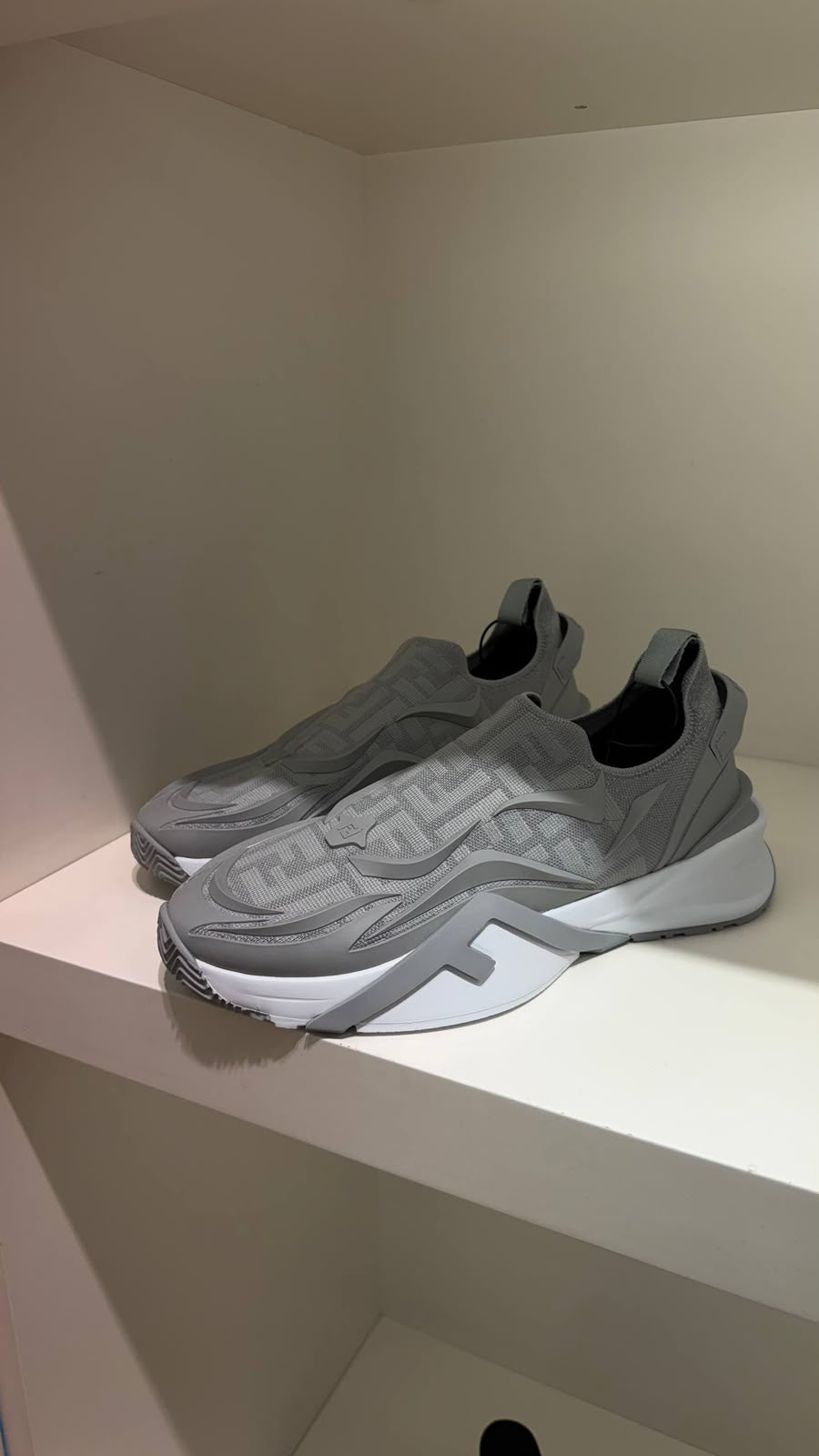 Flow Sneakers