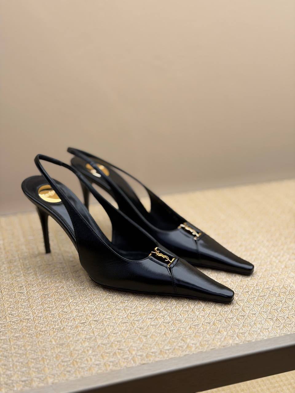 Le 5 à 7 Slingback Pumps in Smooth Leather