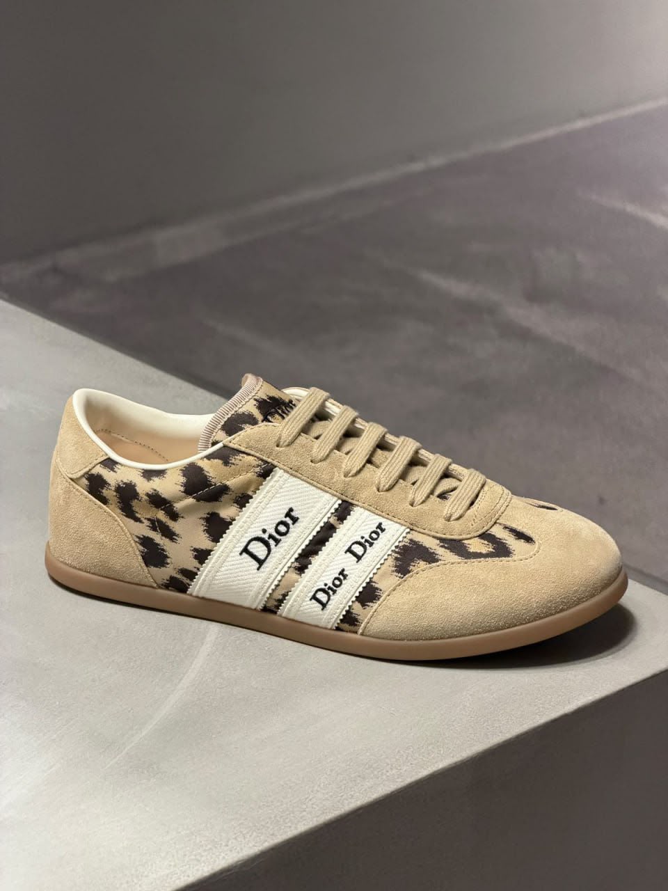 Vibe Sneaker