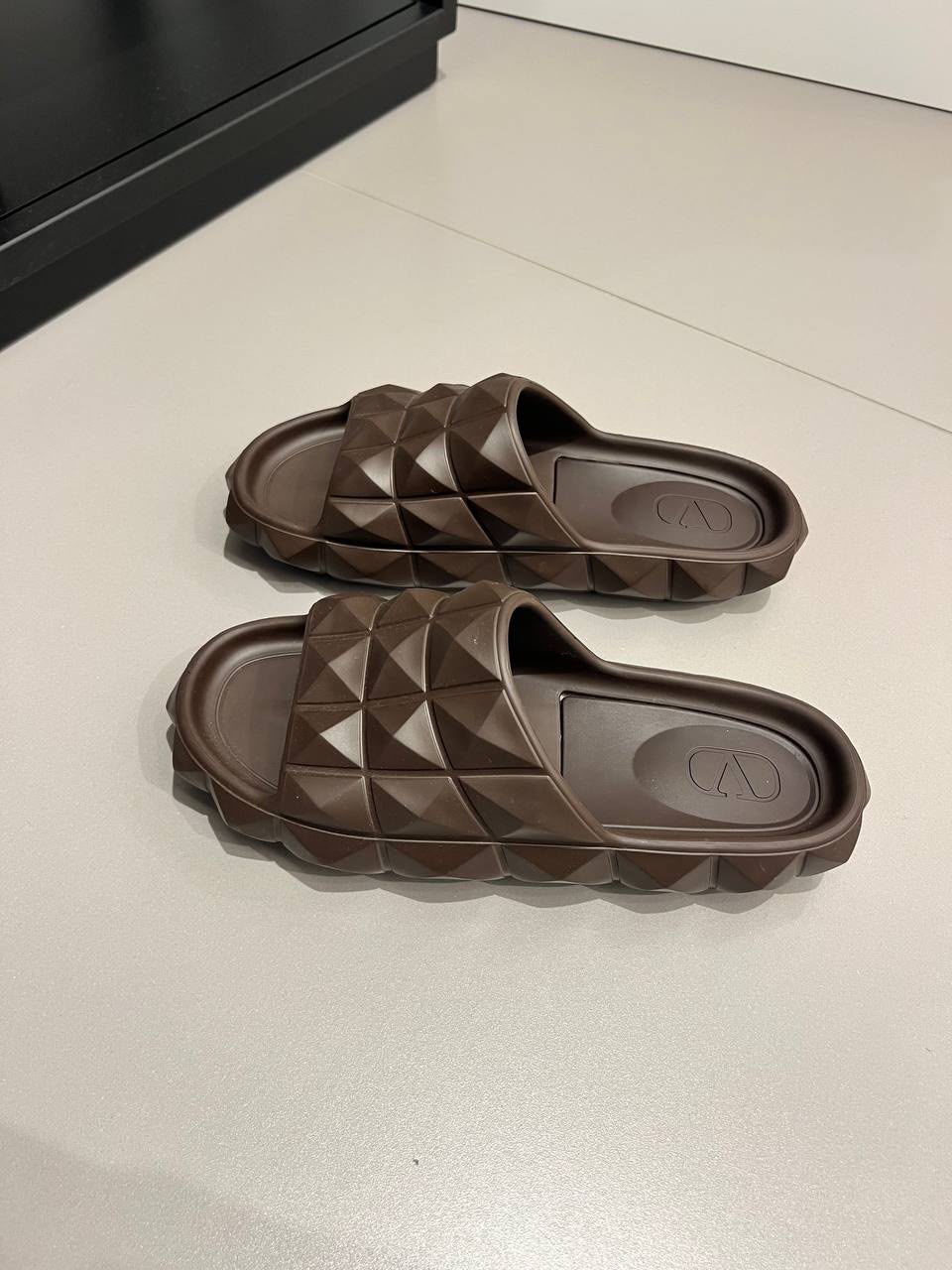Garavani Roman Stud Slide Sandal