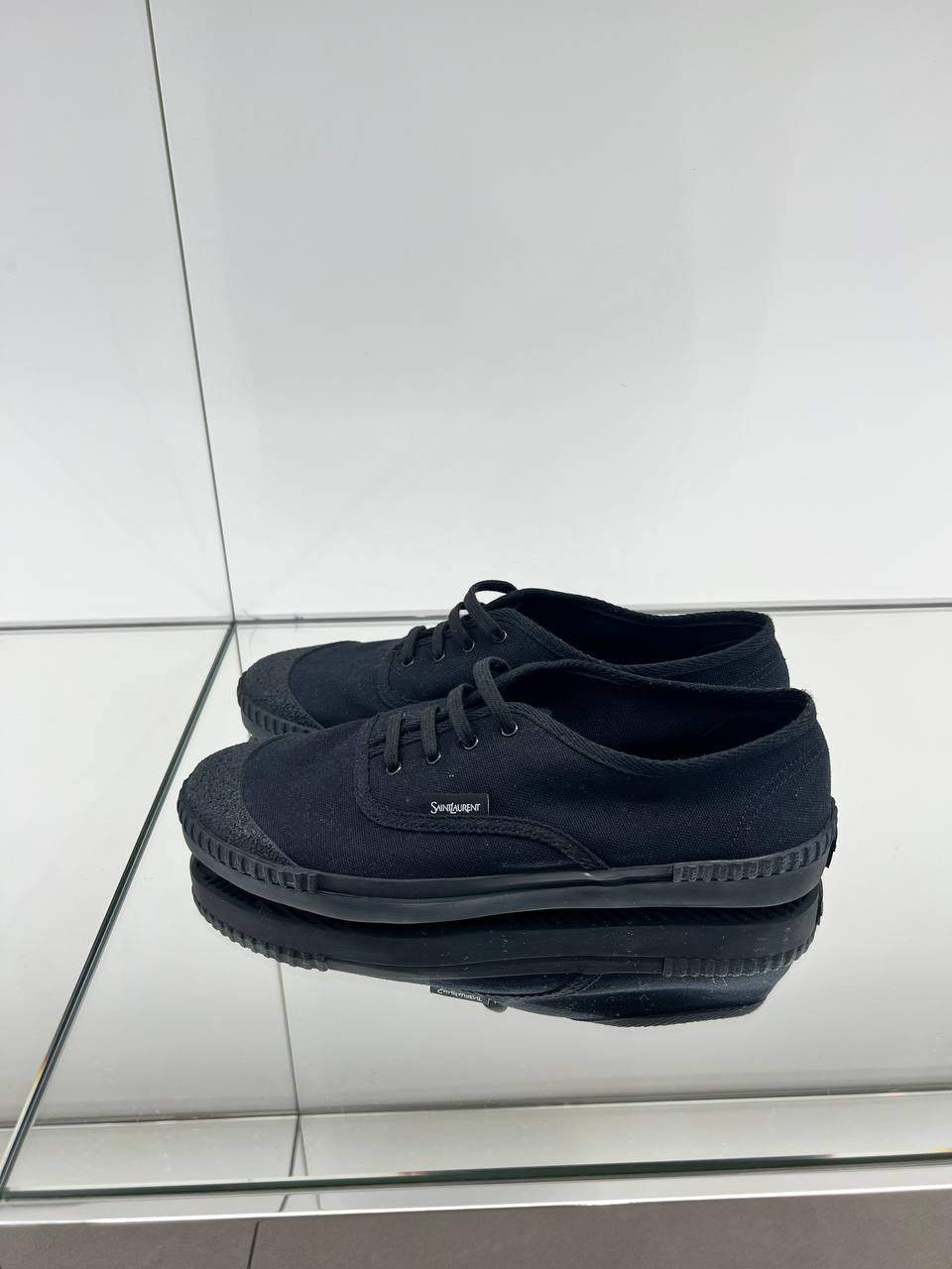 Court Classic Canvas Sneakers