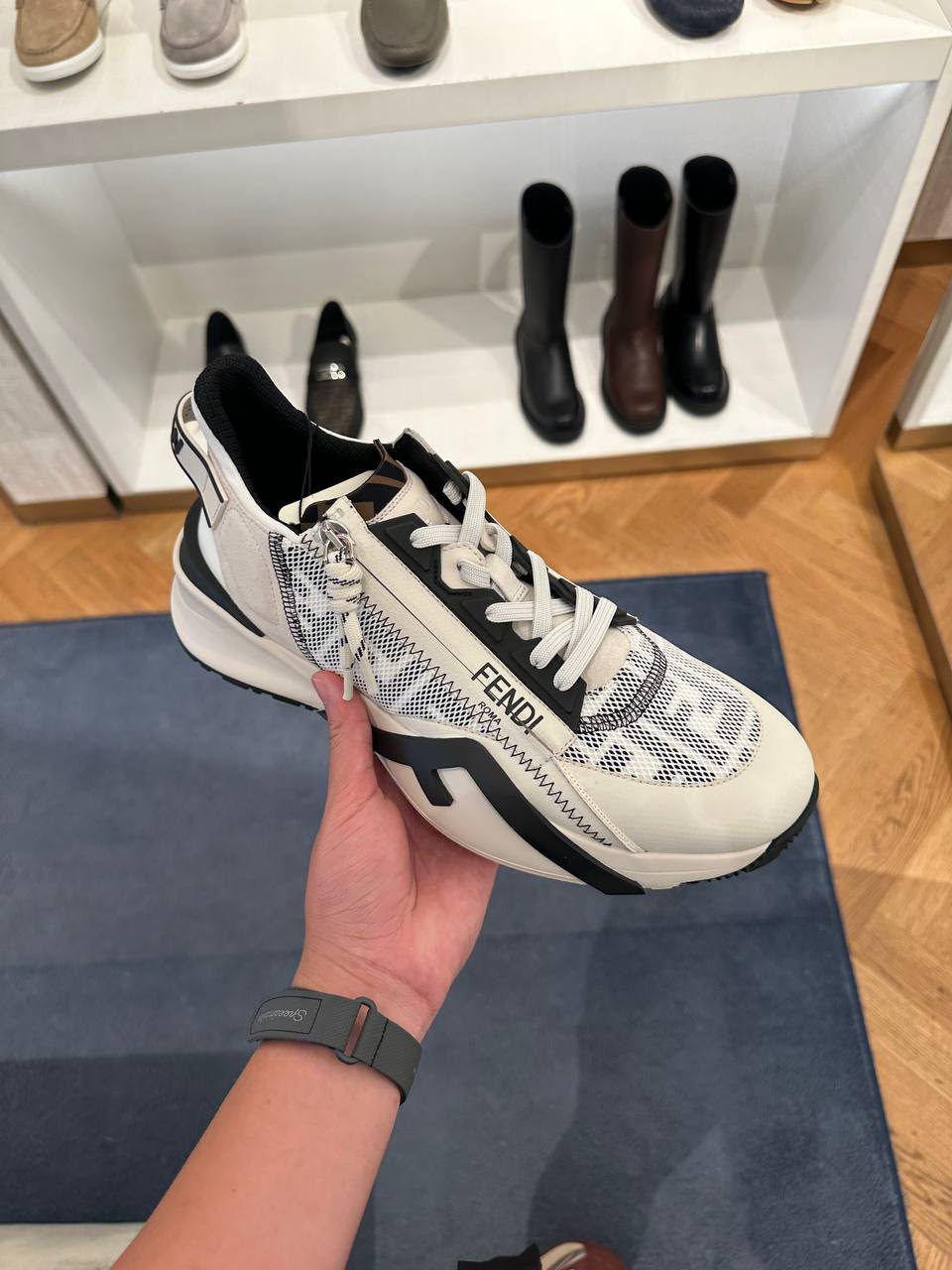 Flow Sneakers