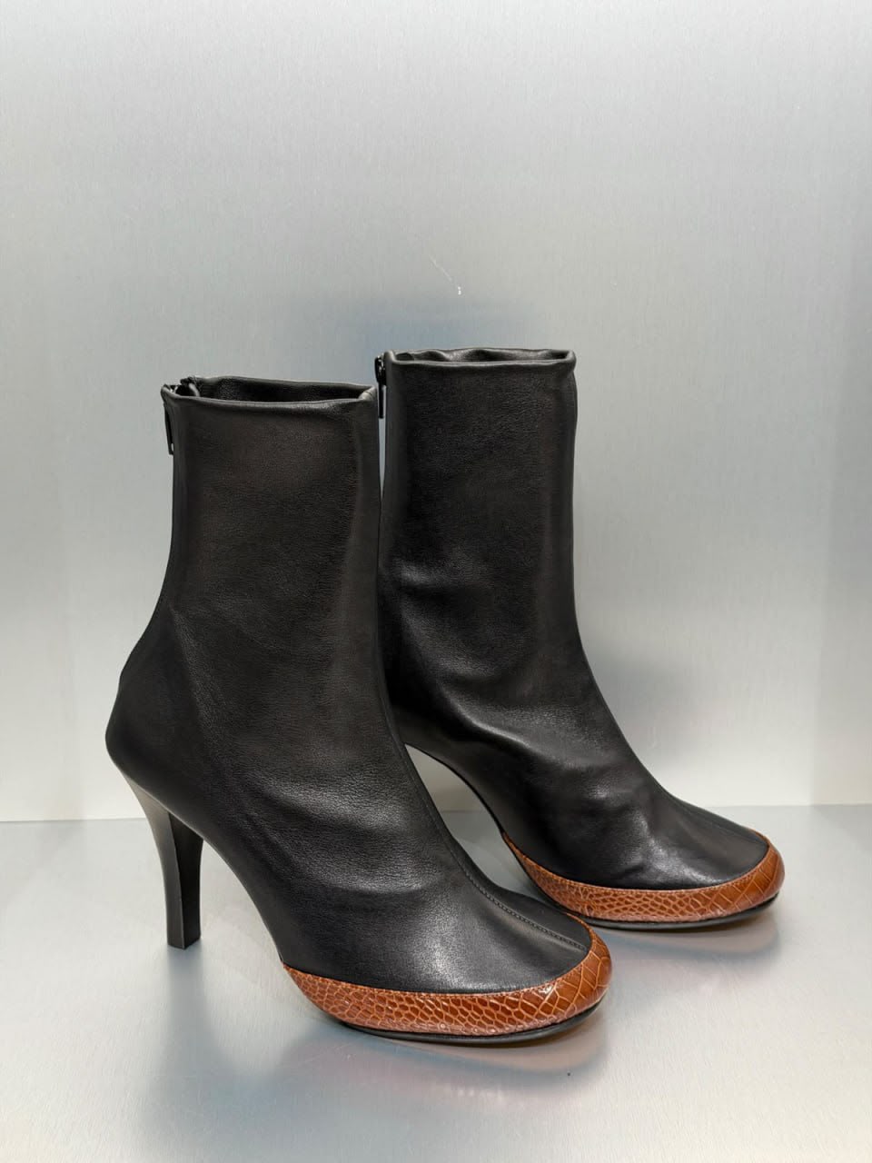 Tabi ankle boots