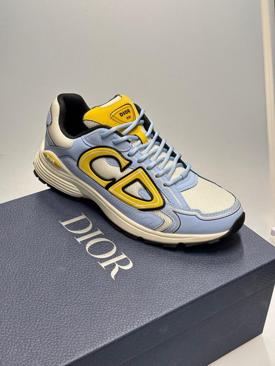 B30 Sneaker