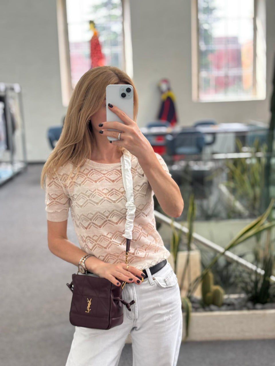 Short-sleeve geometric lace knit top