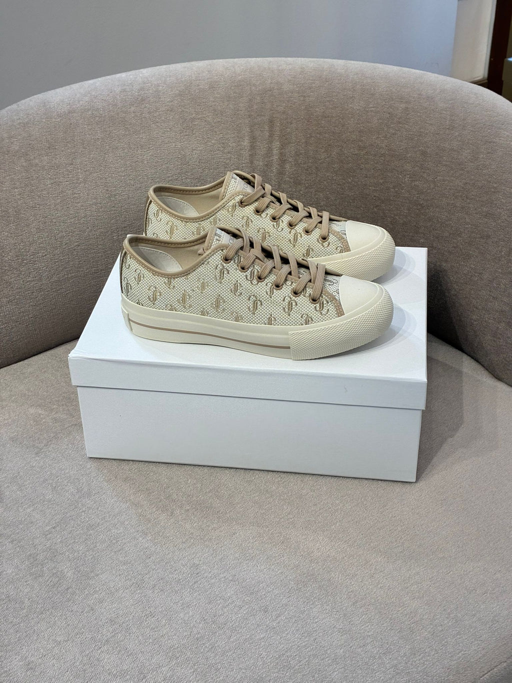 Hawaii/F Low Top Sneakers