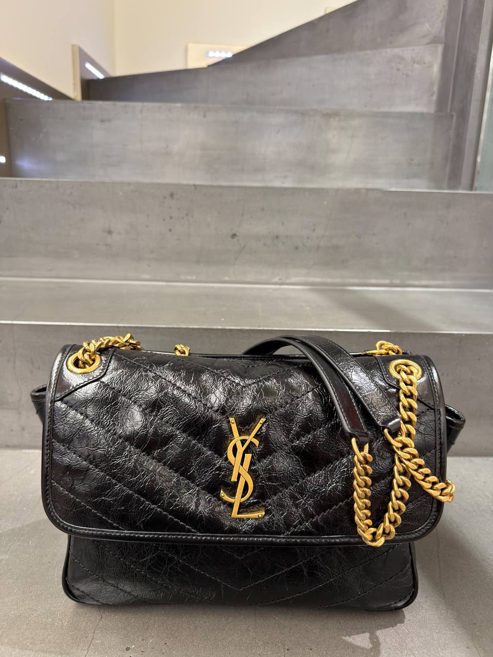 Niki Medium Chain Bag in Crinkled Vintage Leather