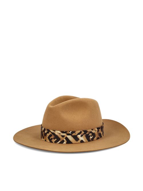 Cappello realizzato in pelliccia di coniglio
