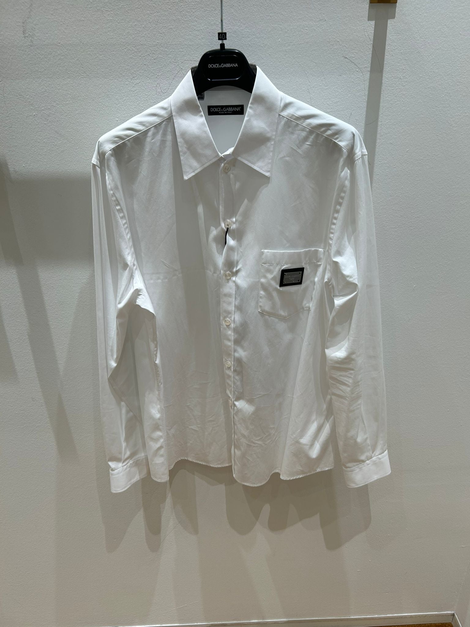 Poplin shirt with logo plate