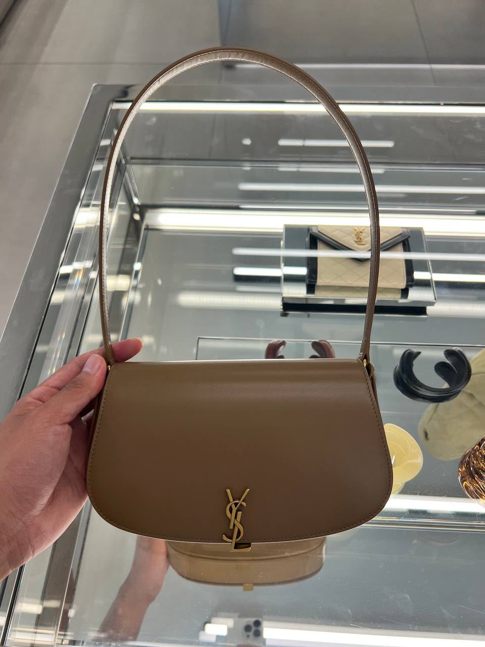 Le 5 à 7 Hobo Bag in Smooth Leather