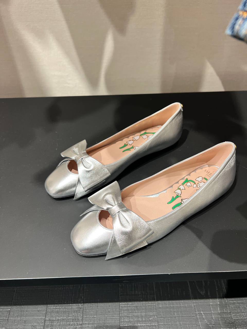 Bow-Detailed Metallic Leather Ballet Flats
