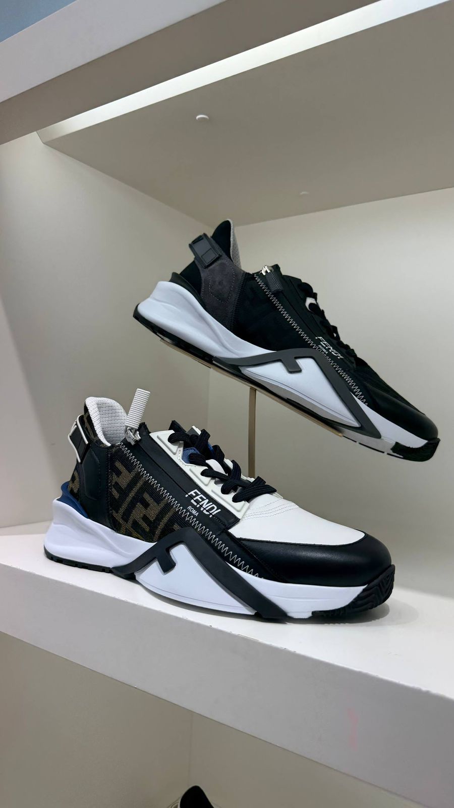 Flow Sneakers