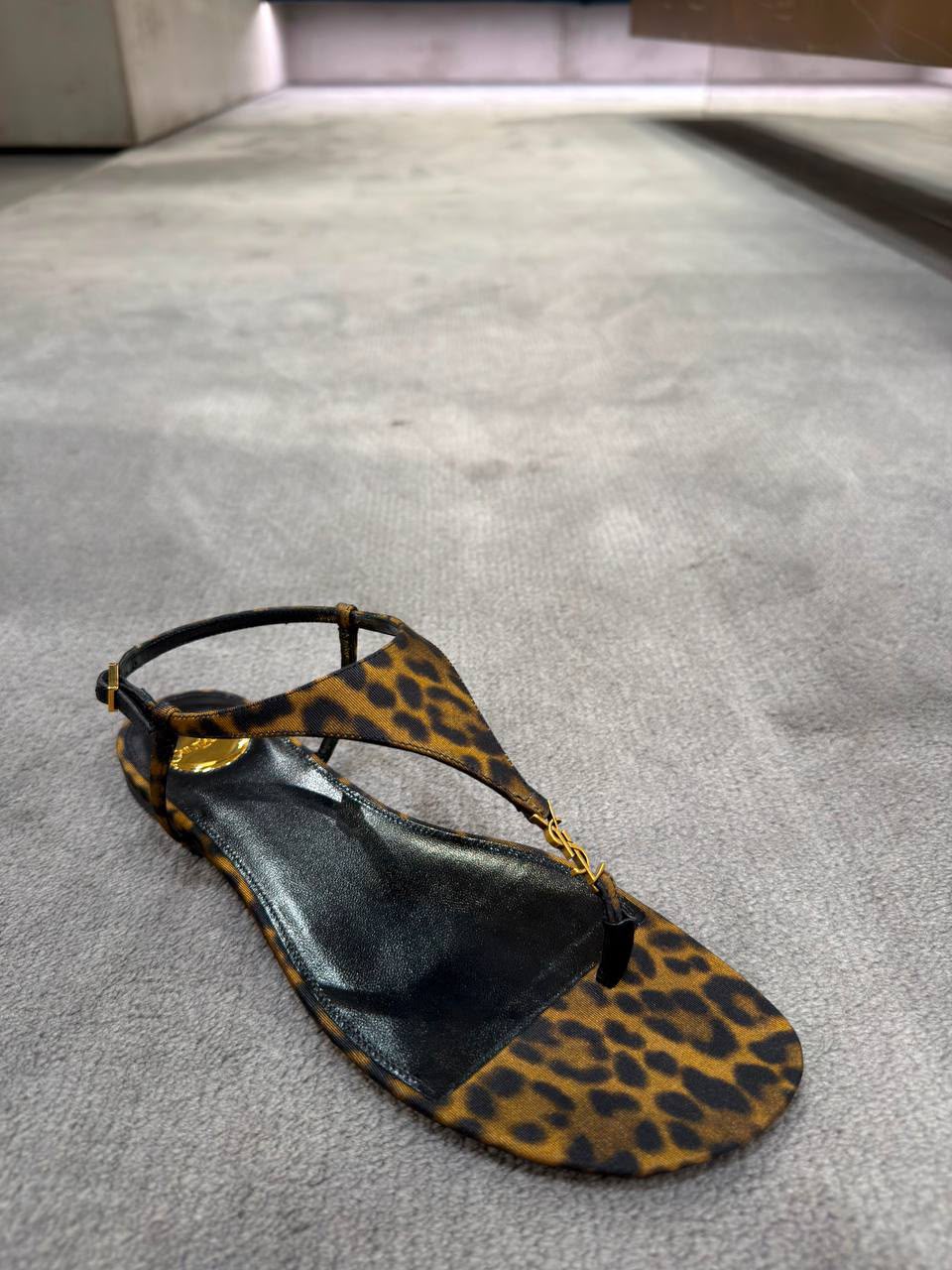 Cassandra Thong Sandals in Leopard Print Fabric