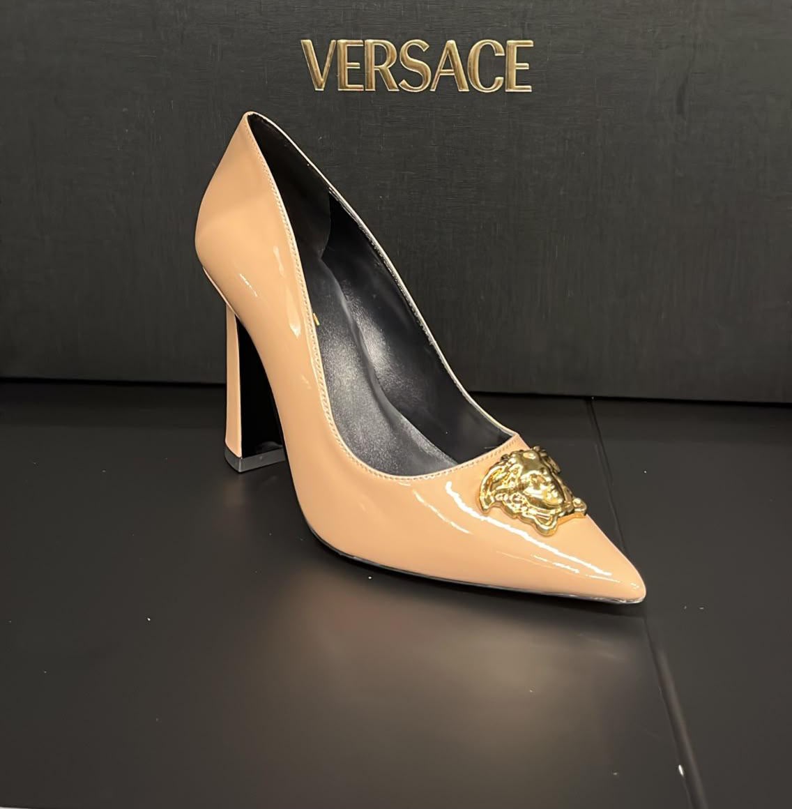 La Medusa Patent Leather Pumps