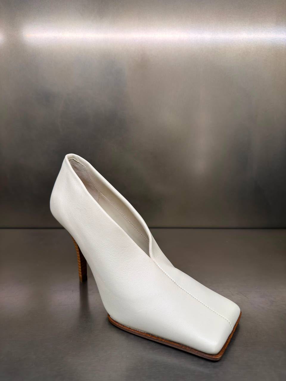 Square Toe V-Cut Pump