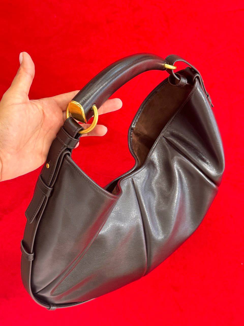 Le 5 à 7 Supple Hobo Bag