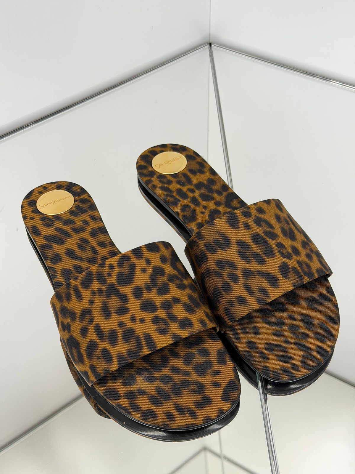 Tribute Nu Pieds Slides in Leopard Print Fabric