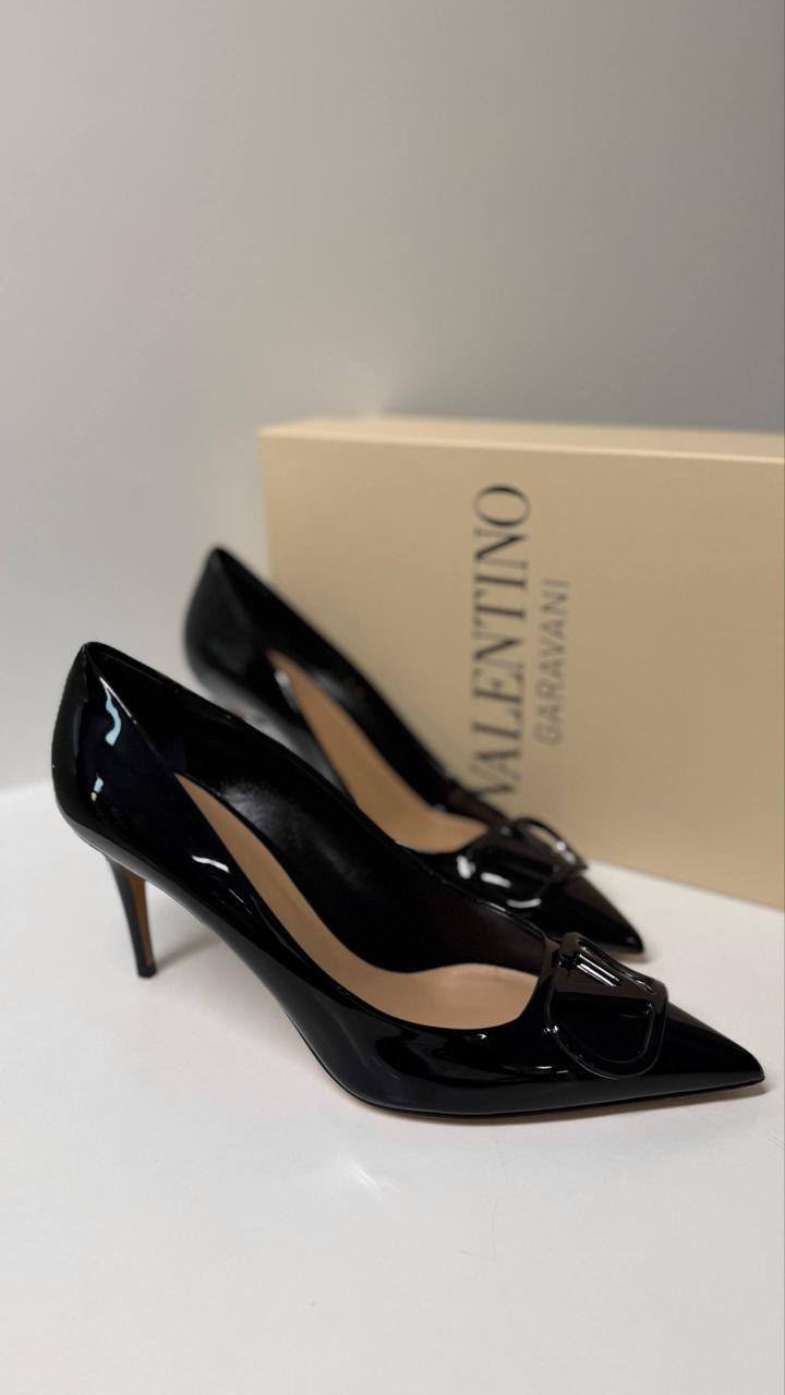 VLogo Signature Patent Leather Pump