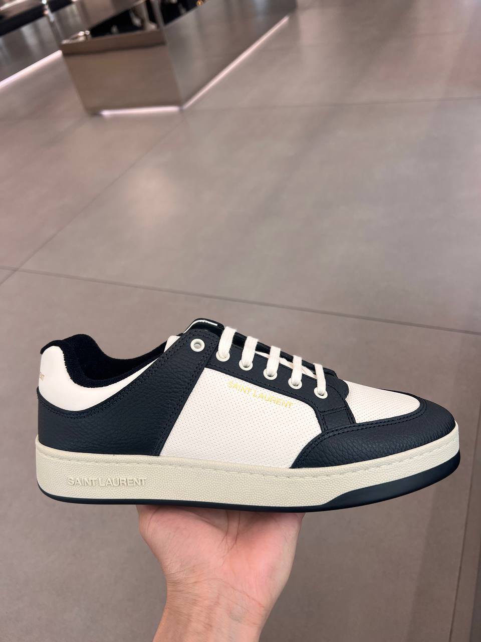 Court Classic SL/80 Low-Top Sneakers