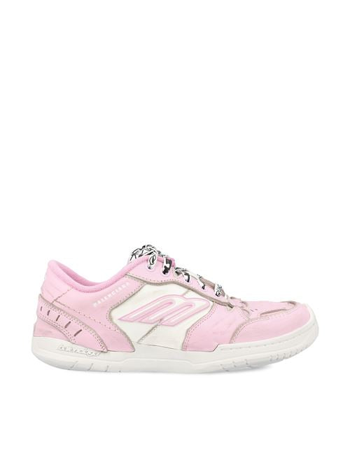Sneakers realizzate in pelle