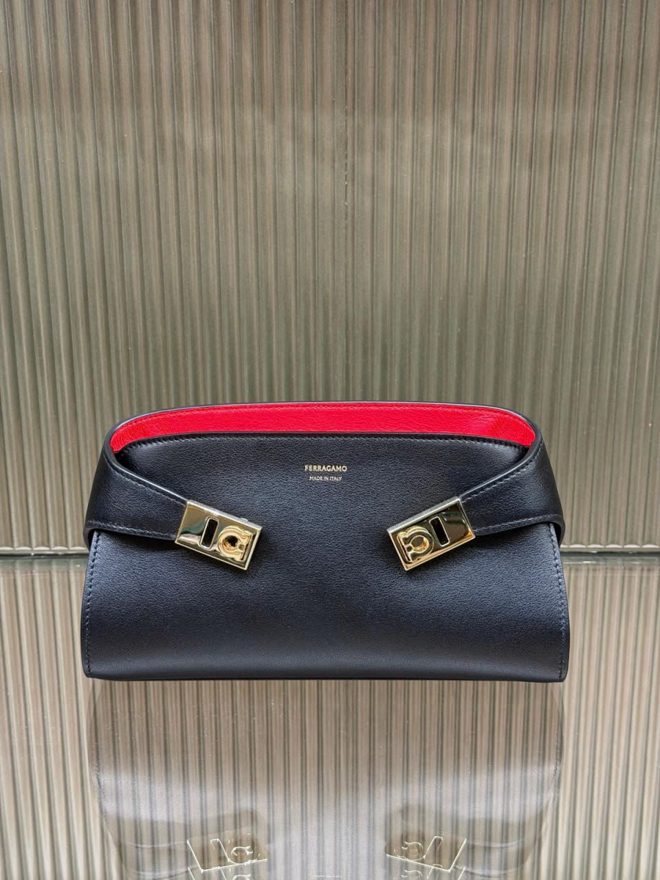 Hug Clutch